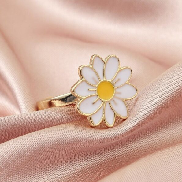 Daisyy ring