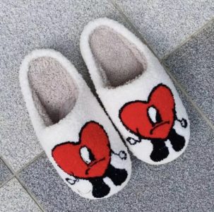 Bad Bunny Slippers, pantuflas de Bad Bunny, slippers for men and women, Bad Bunny slides photo review